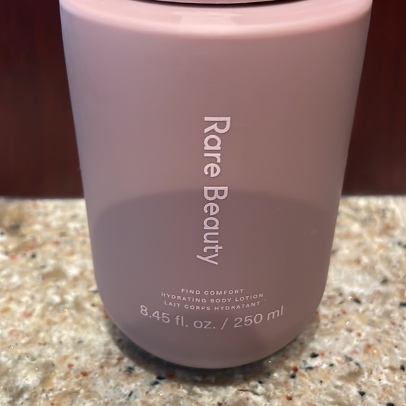 NEW Rare Beauty by Selena Gomez 
Find Comfort Niacinamide Hydrating Body Lotion - Picture 6 of 6